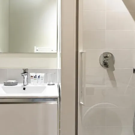 Confortevole In Zona Risorgimento Apartment *